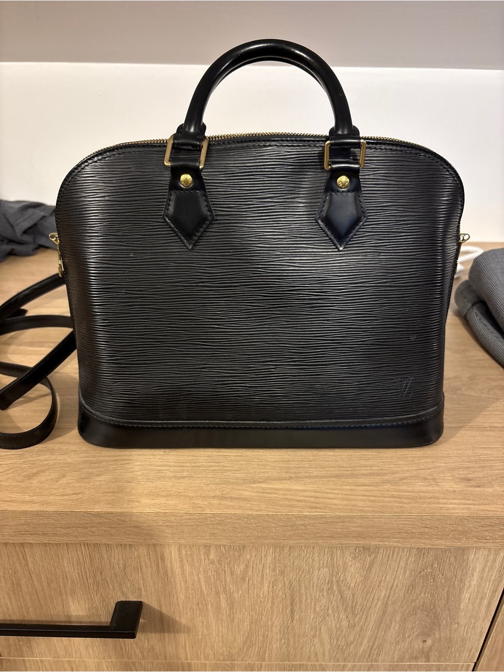 Louis Vuitton Alma in black Epi leather with crossbody/shoulder strap